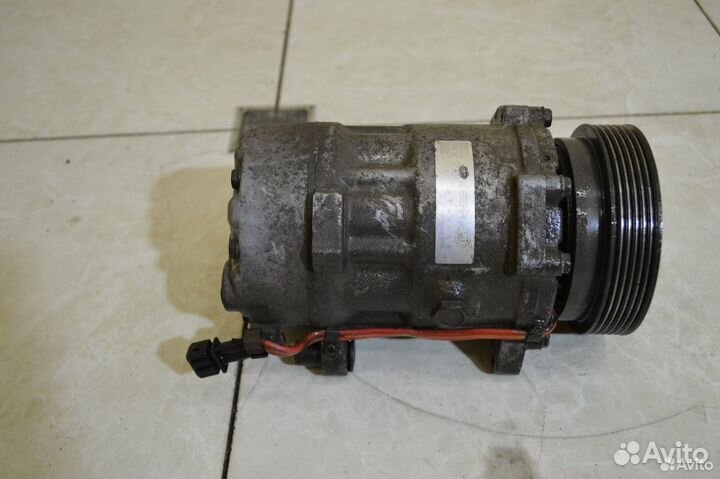 Компрессор кондиционера VW Passat B4