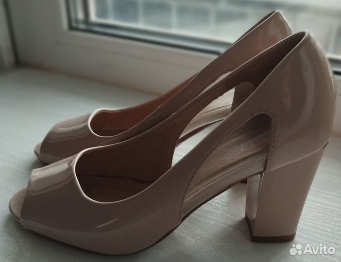 Туфли размер 37 в одеты пару раз.Детское кресло