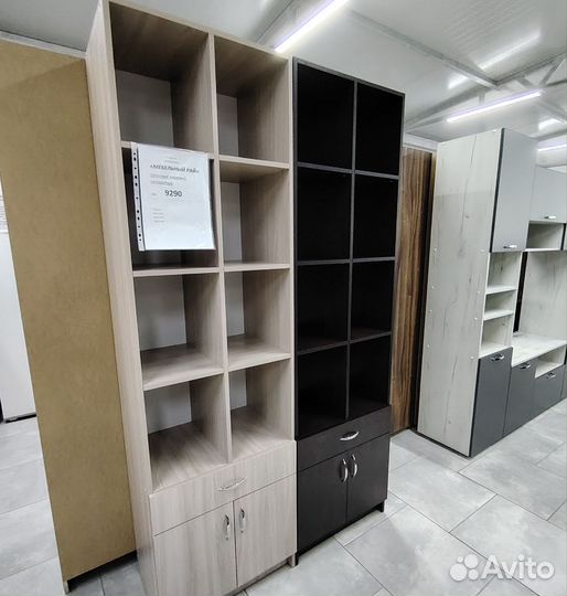 Книжный стеллаж