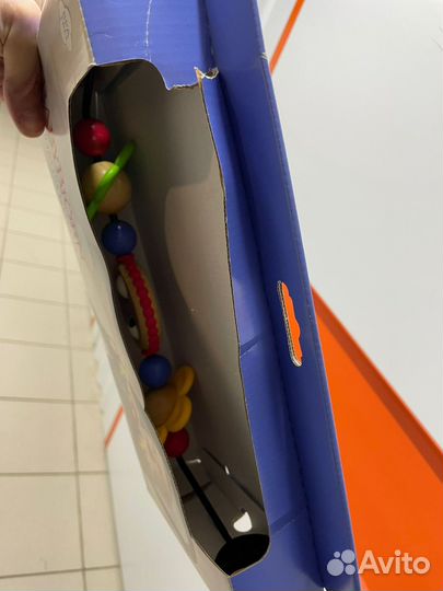 Шезлонг babybjorn с игрушкой