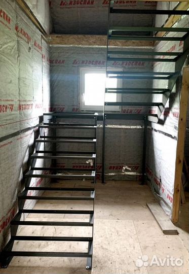 Лестница Г-образная с поворотными ступенями