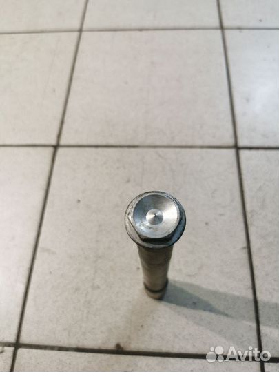 Ось передняя KTM duke 690