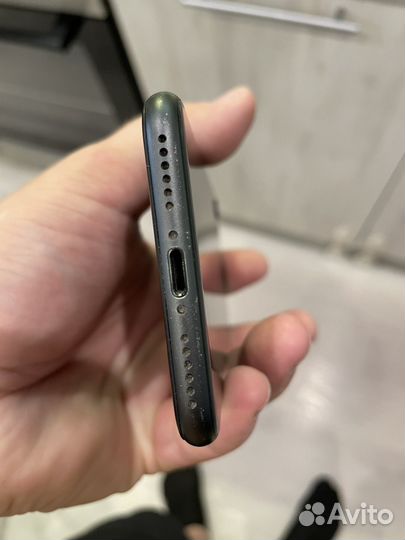 Телефон iPhone 8 64 gb