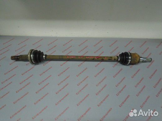 Nissan 39600-8H510 Вал приводной в сборе задний