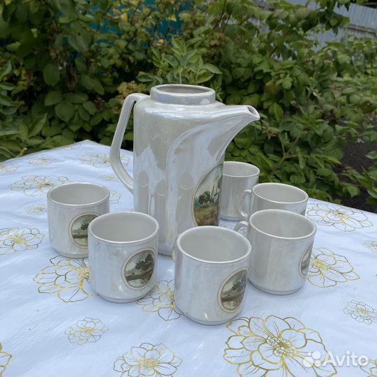 Кувшин со стаканами