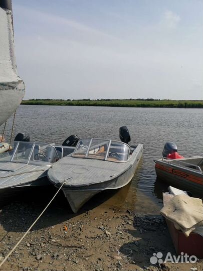 Лодка с мотором