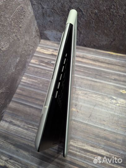 Alienware x16 R2, ultra 9, 4090, 32gb, 4tb