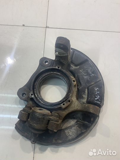 Кулак поворотный передний правый