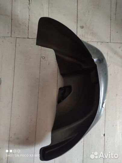 Подкрыльник задний правый