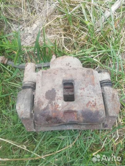 Суппорт передний правый мазда 323