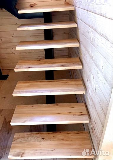 Лестница в дом или квартиру