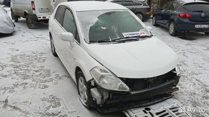 Решетка радиатора Nissan Tiida (C11) 62310-ZW90A