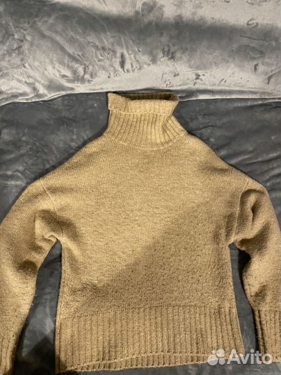 Бежевый свитер house