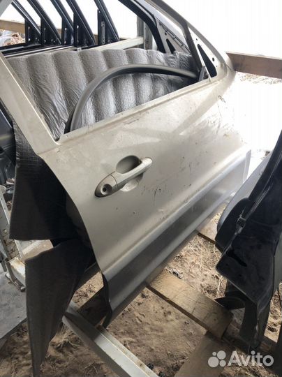 Mazda Tribute дверь правая передняя задняя