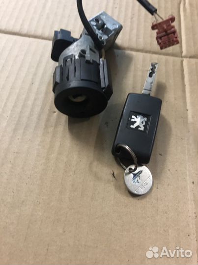 Замок зажигания Peugeot 407