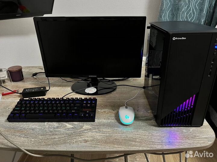 Игровой компьютер, монитор, клавиатура, мышь