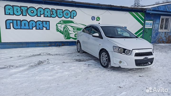 Плафон салонный Chevrolet Aveo T300 95292413 Отлич