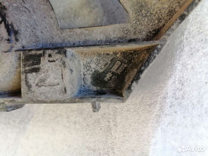 Renault Logan 2 Кронштейн заднего бампера Левый