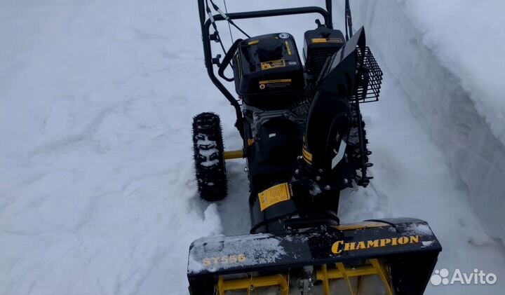 Снегоуборщик Champion ST 556