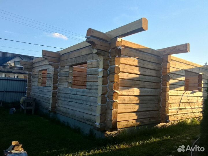 Сруб бани дома из норвежского лафета