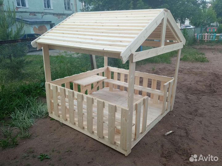 Детский деревянный домик