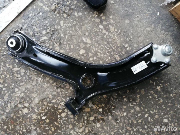 Рычаг подвески Веста в сборе с шаровой