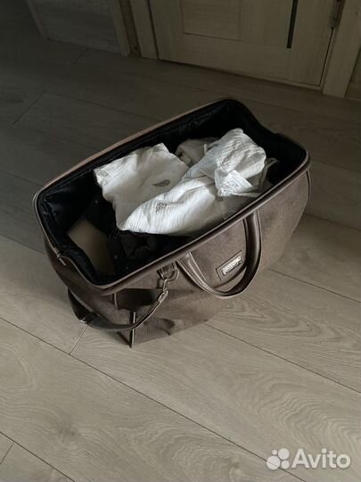 Дорожная сумка с детскими вещами