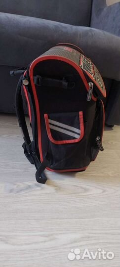 Школьный ранец с анатомической спинкой