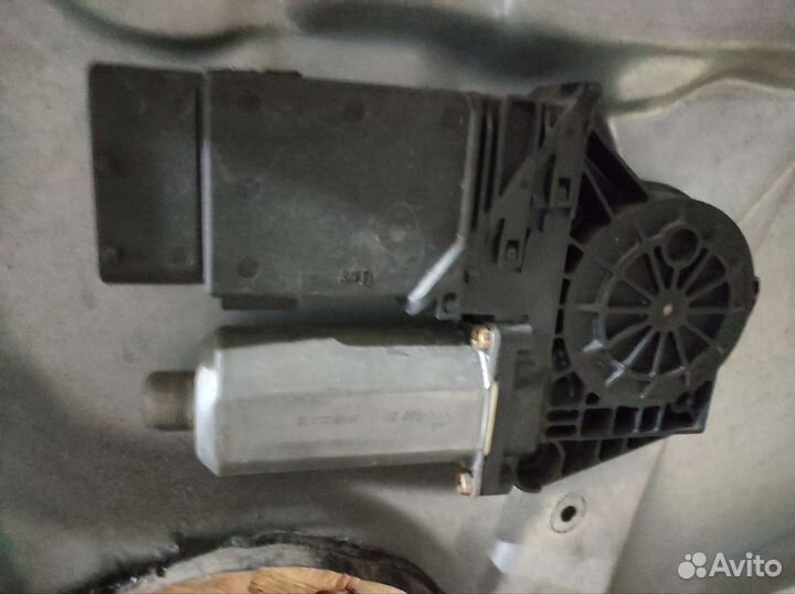 Моторчик стеклоподъёмника перед правый passat b5