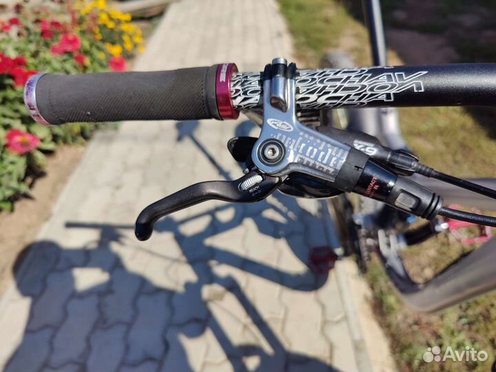 Kona entourage deluxe, L