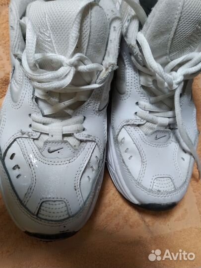 Кроссовки женские