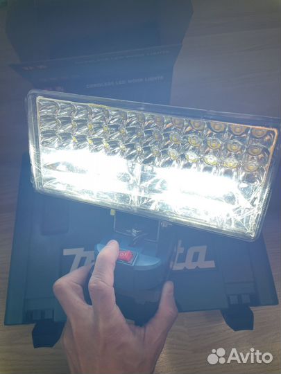 LED фонарь Makita