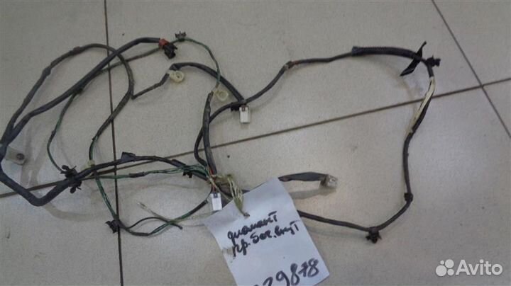 Проводка крышки багажника Mitsubishi Diamante 199