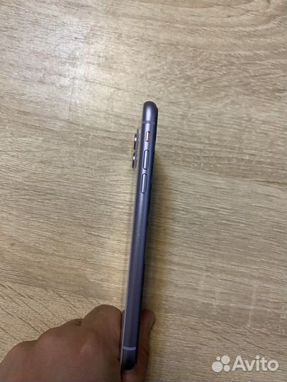 Телефон iPhone 11