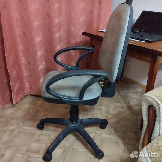 Компьютерное офисное кресло