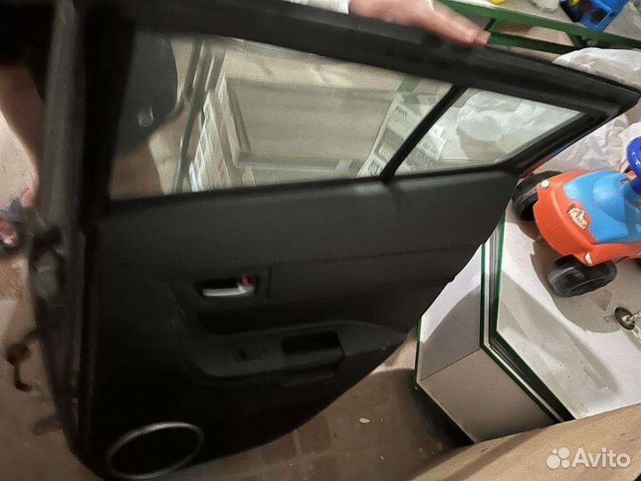 Дверь на Toyota will vs и многое другое