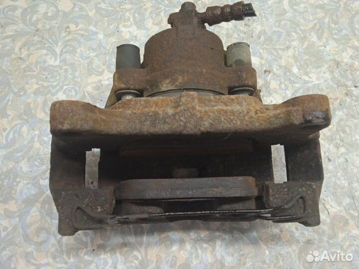 Суппорт передний правый Volkswagen Tiguan 5N1 2.0