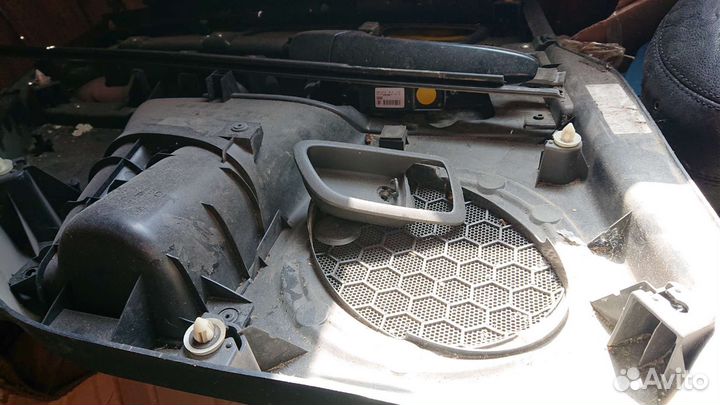 Мазда 3 1,6 2006. Правая задняя дверь. Электронику