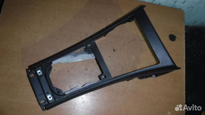 Консоль Nissan Tiida C11