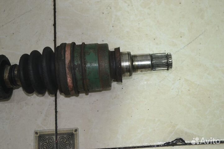 Привод передний правый Toyota Yaris