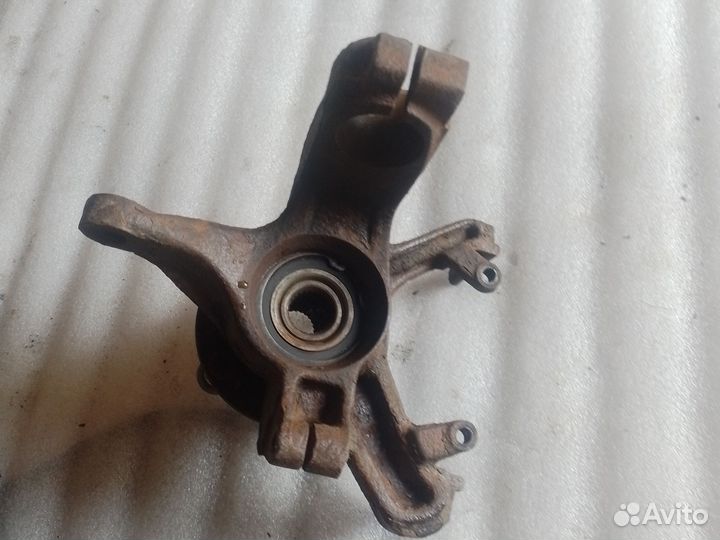 Поворотный кулак правый Ford focus 1 1.8 115 л.с