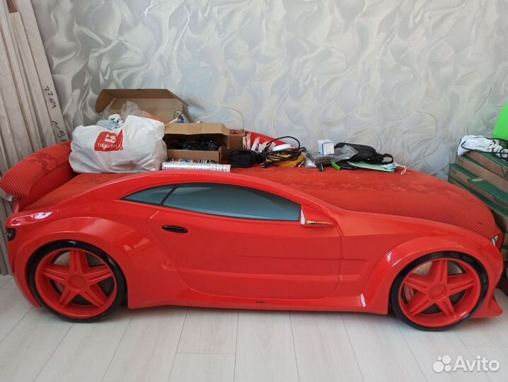 Детская кровать машина