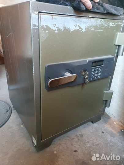 Сейф для денег и документов