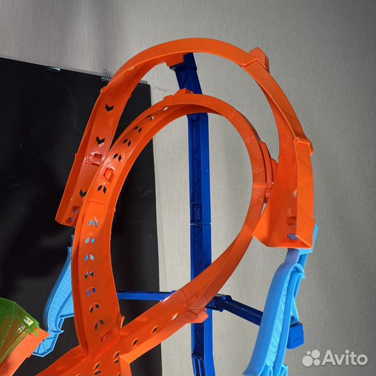 Трек Hot Wheels Вертикальная восьмерка