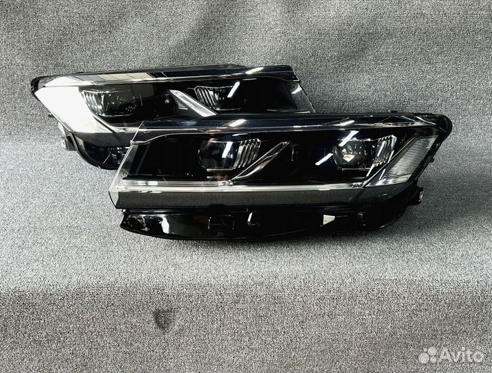 Фары на Volkswagen Touareg 3 LED б/у оригинал