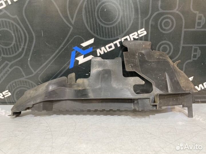 Воздуховод радиатора передний правый Audi A6