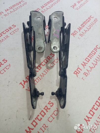 Петля крышки багажника задняя Volvo S60 седан