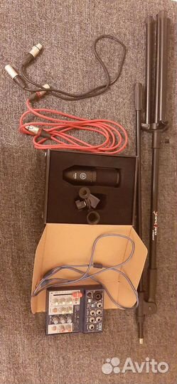 Студийный конденсаторный микрофон