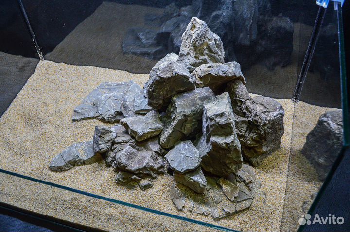 Камни и коряги для аквариума
