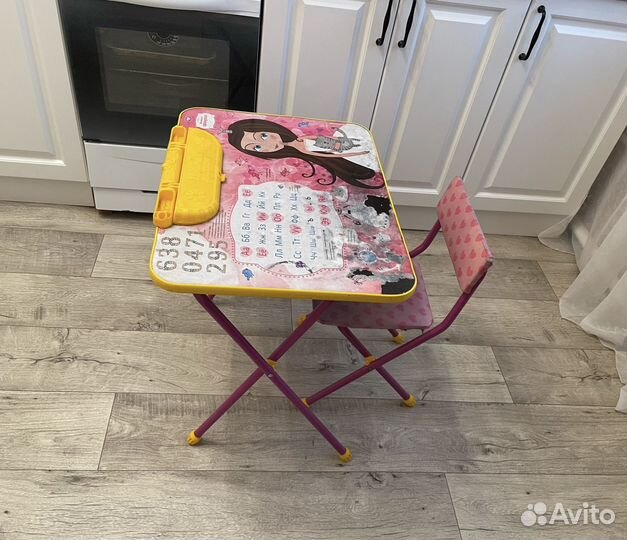 Детский стол и стул для девочки